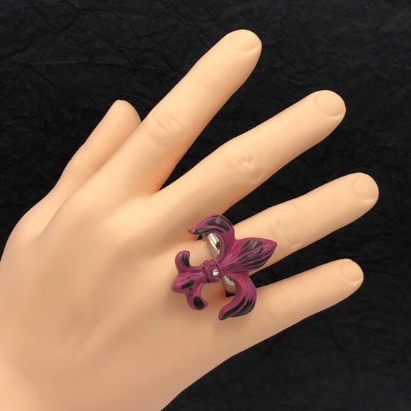 🌼 Fleur De Lis Pink Statement Cocktail Stretch Ring - Picture 1 of 3